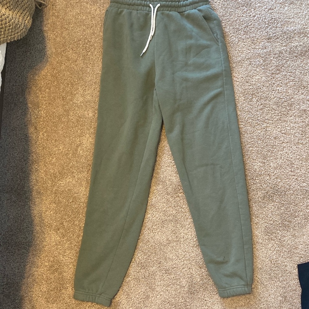 Green sweatpants. Forever 21 size small good condition.